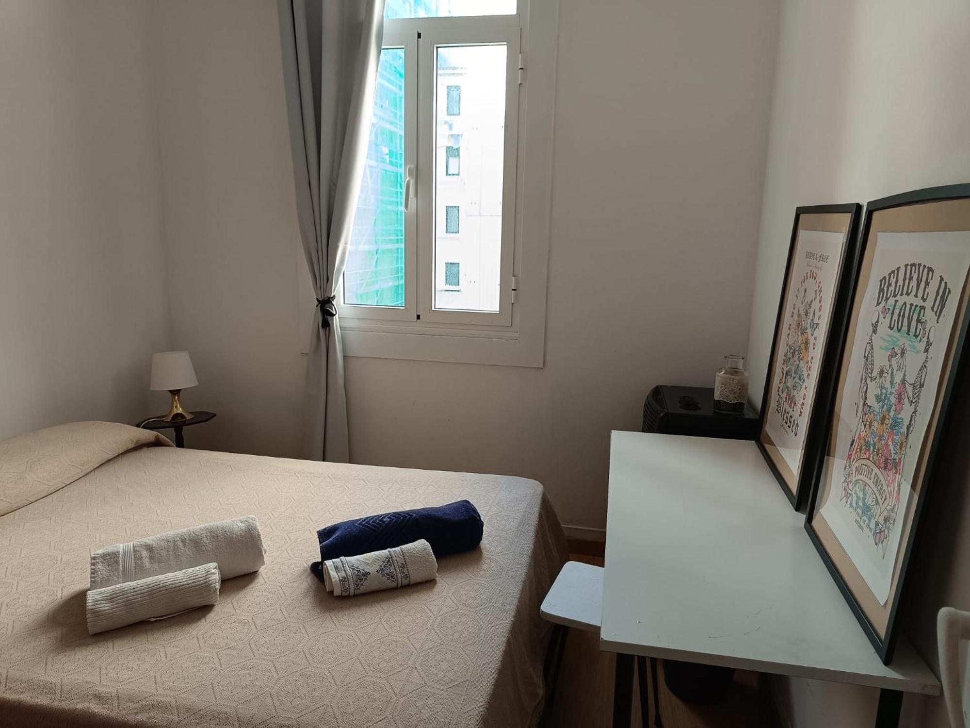 Ferienwohnung Piso Antiguo, Muebles Viejos, Muy Sencillo, Alquilado En Invierno A Estudiantes, Sin Ascensor, Cocina Antigua A Gas, Edificio Muy Antiguo A Coruña Exterior foto