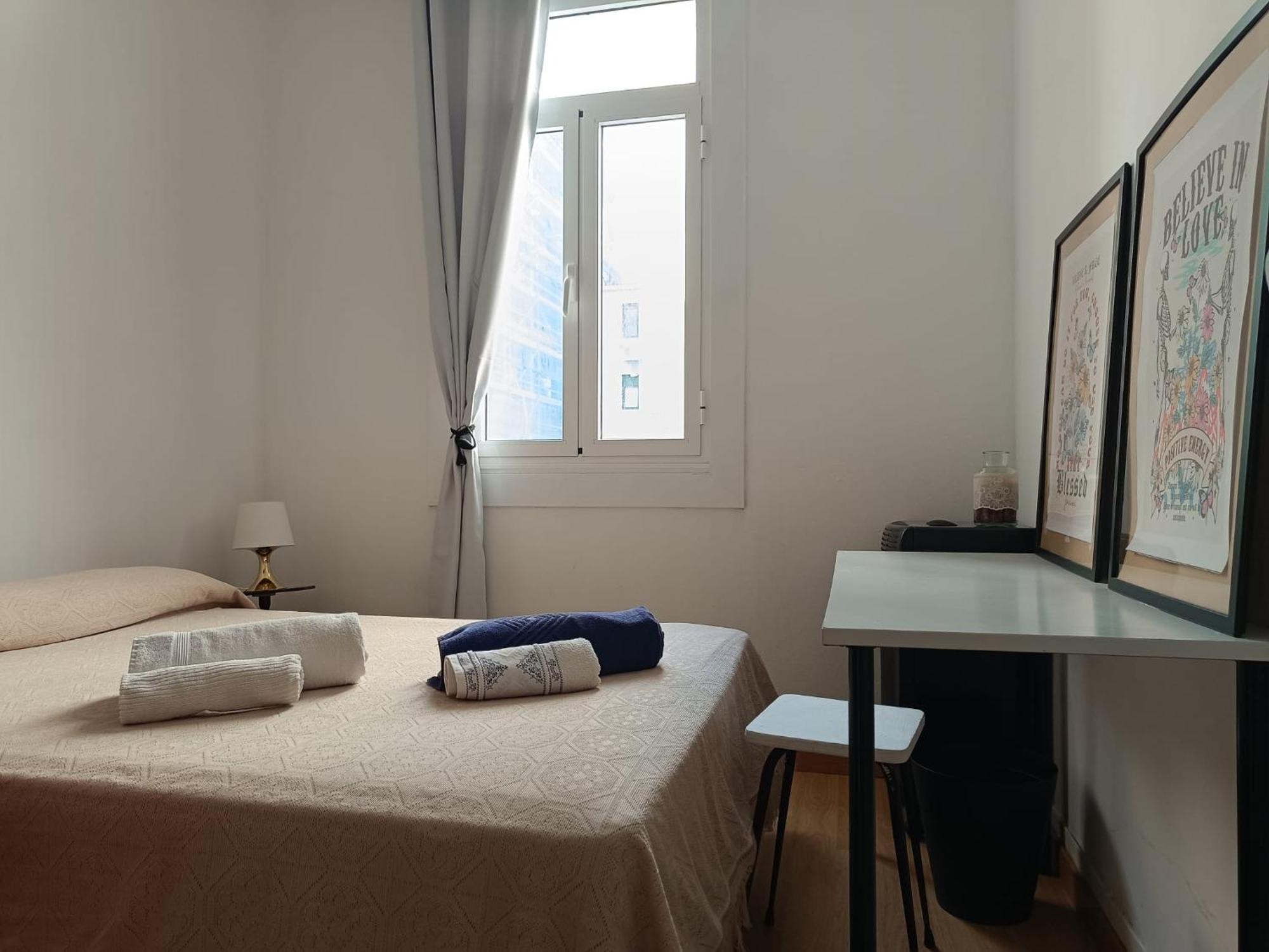 Ferienwohnung Piso Antiguo, Muebles Viejos, Muy Sencillo, Alquilado En Invierno A Estudiantes, Sin Ascensor, Cocina Antigua A Gas, Edificio Muy Antiguo A Coruña Exterior foto